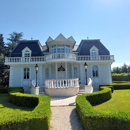 Castle Garden *** Apartment Szombathely Exterior photo