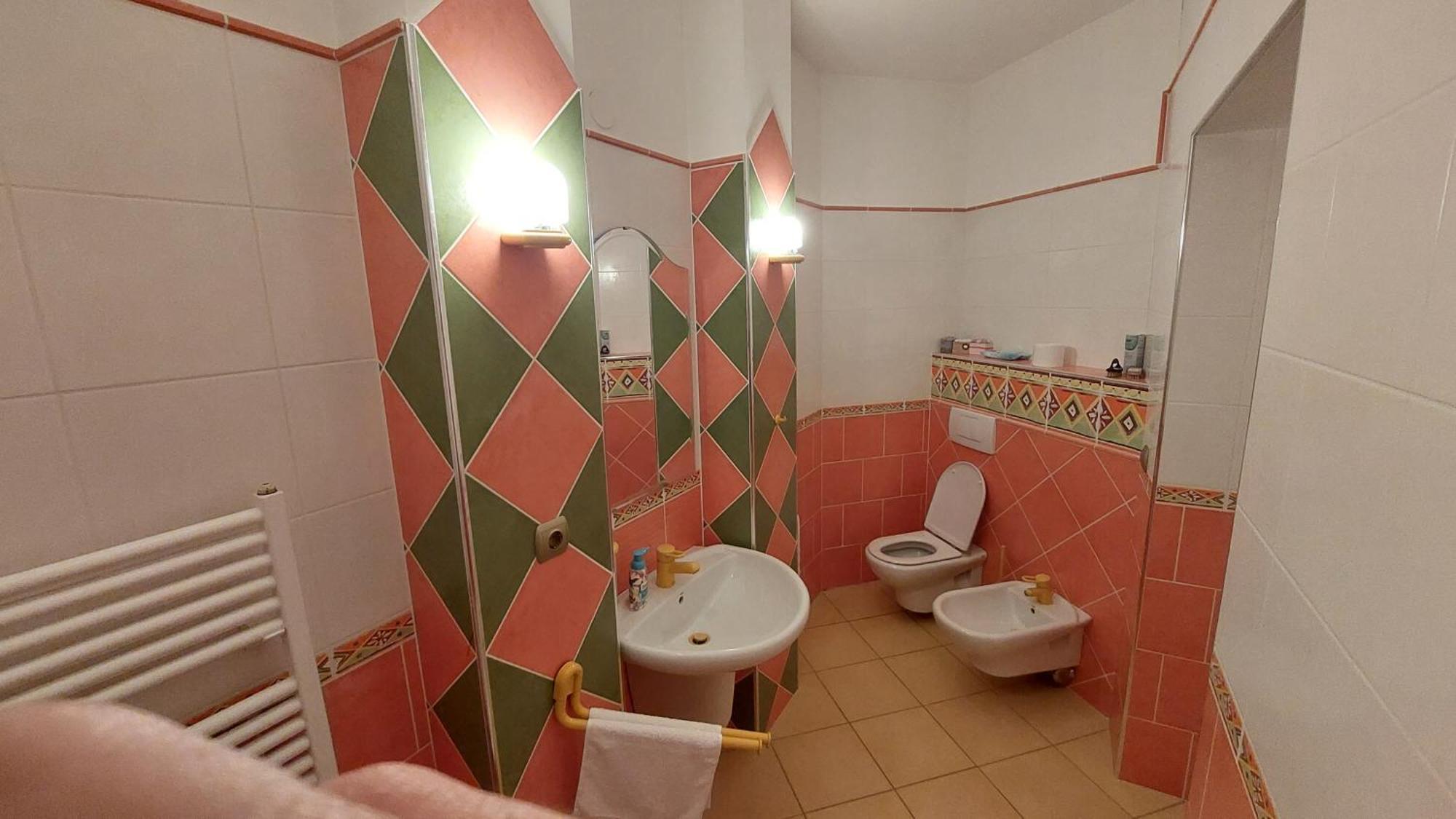 Castle Garden *** Apartment Szombathely Room photo
