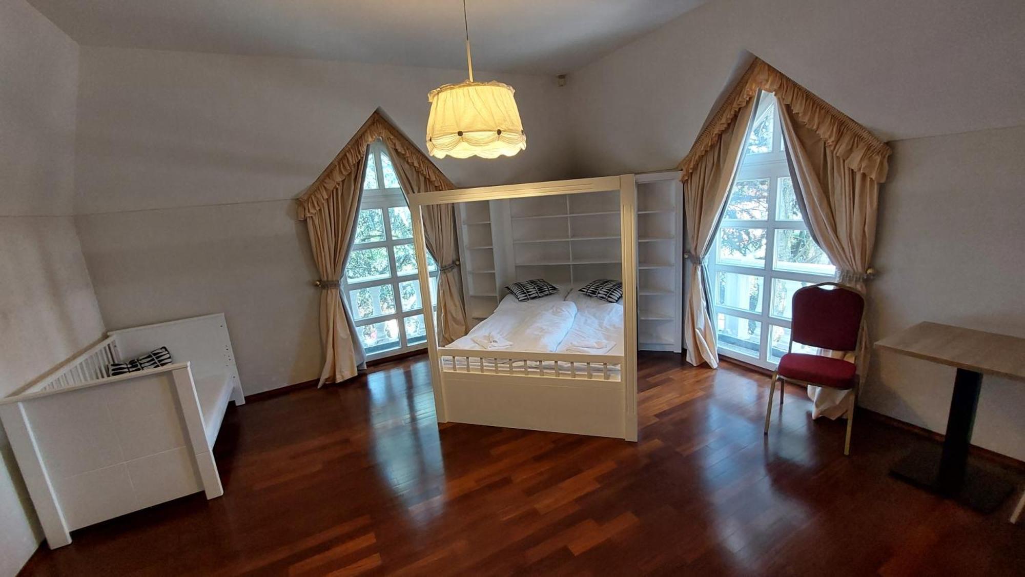 Castle Garden *** Apartment Szombathely Room photo