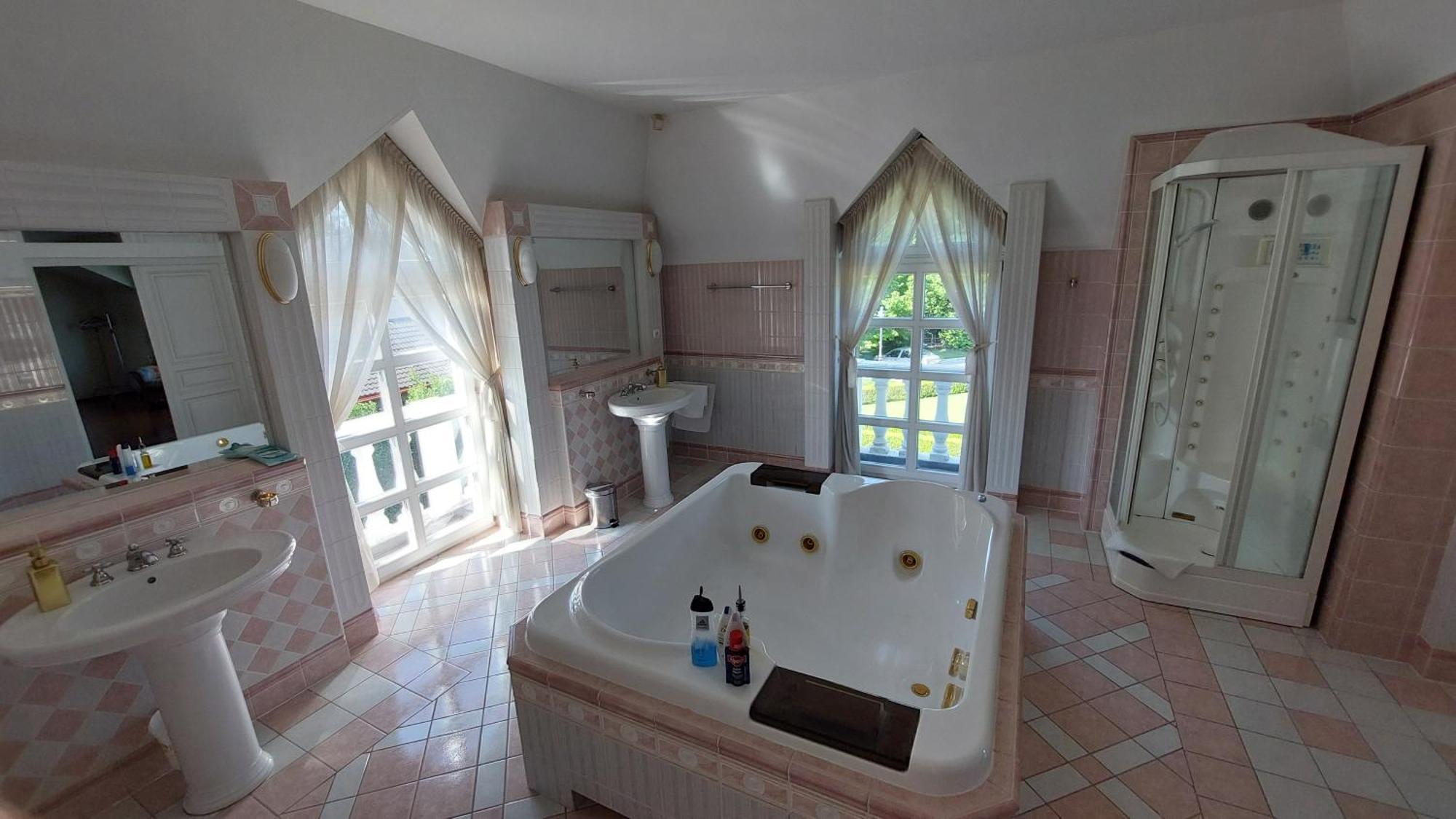 Castle Garden *** Apartment Szombathely Room photo