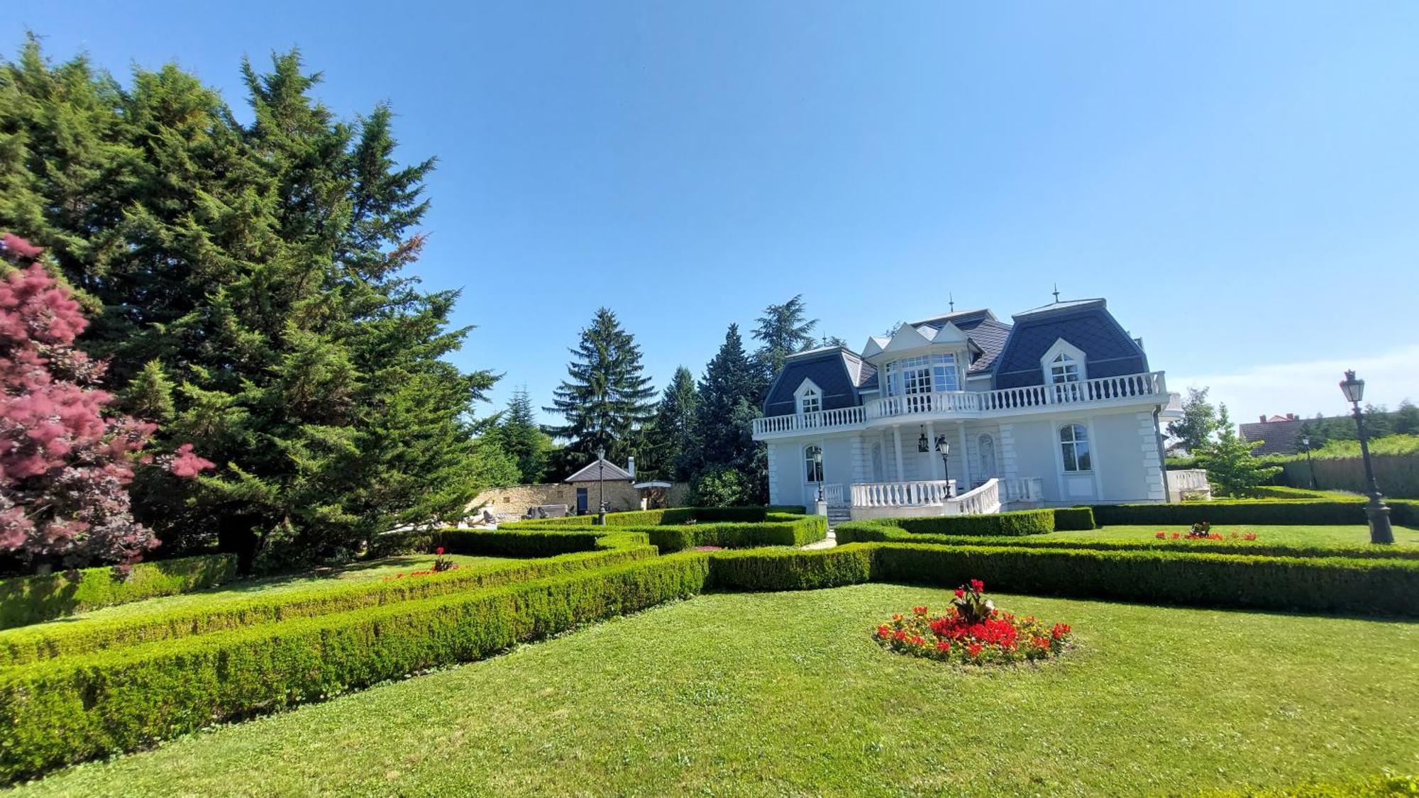 Castle Garden *** Apartment Szombathely Exterior photo